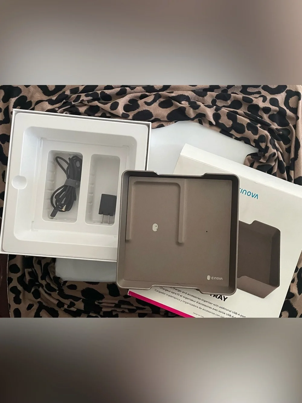 Einova Wireless charging Valet Tra